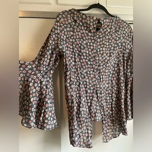 LC Lauren Conrad Statement Sleeve Blouse - Picture 2 of 5